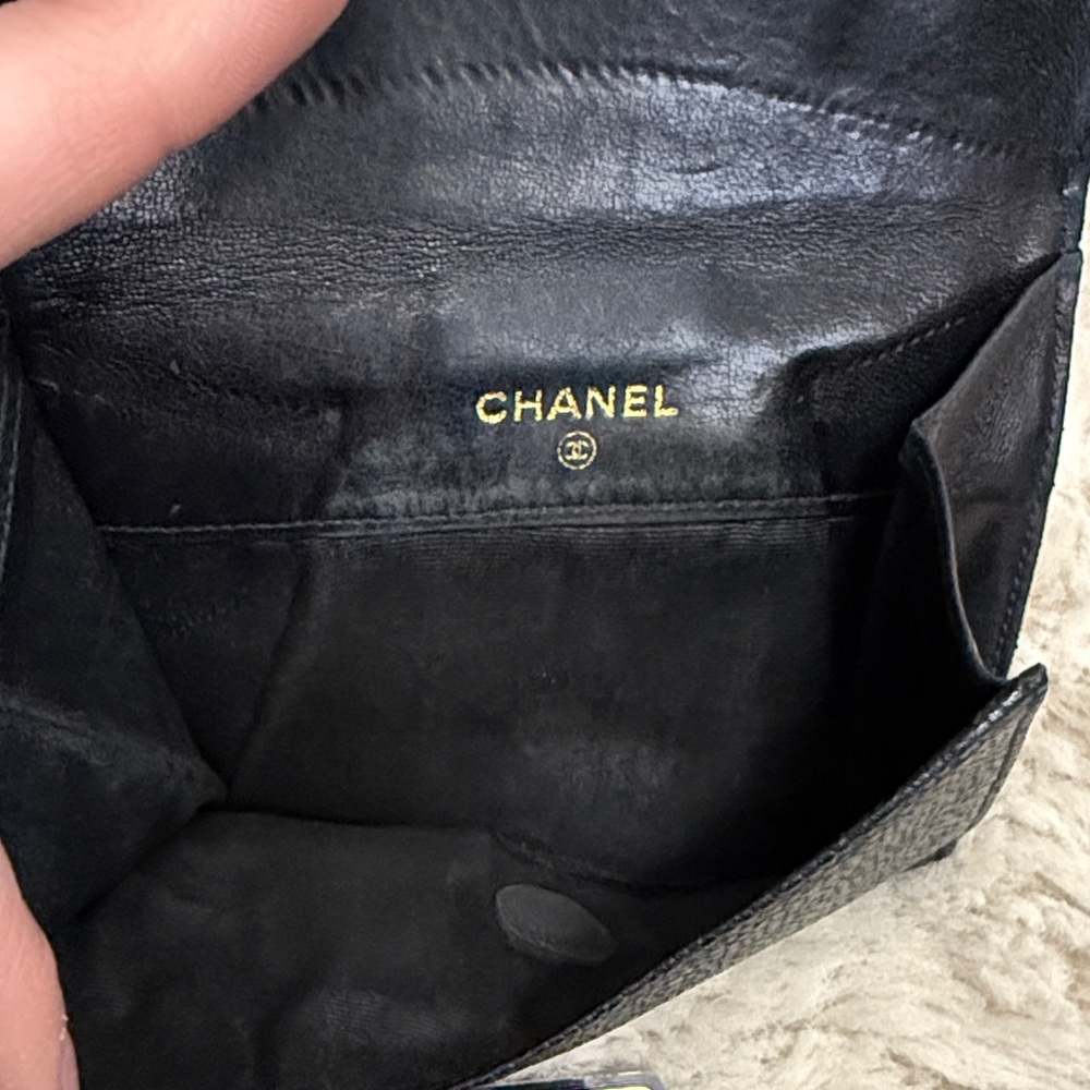 ✨Authentic Vintage CHANEL Caviar Leather Bifold Wallet✨ - Picture 11 of 15